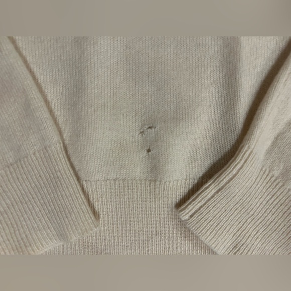 Cashmere Lord & Taylor Sweater Classic V-Neck Women’s Small - Picture 5 of 6